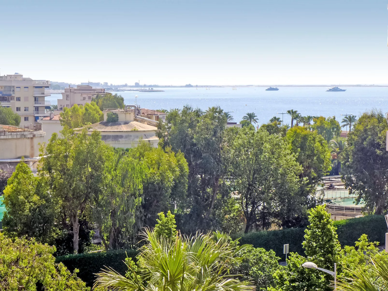 Le Chaville - Buiten