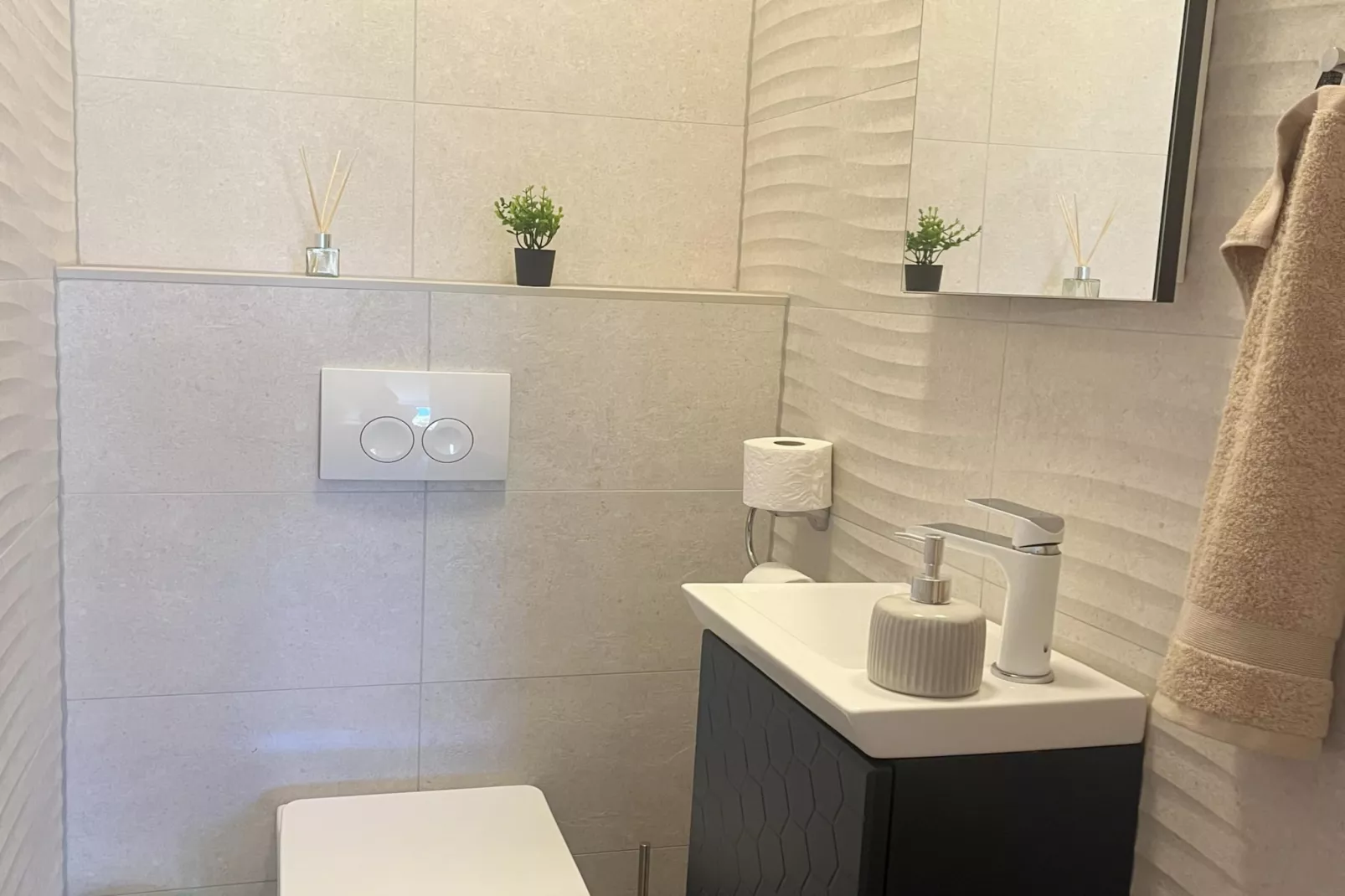 Apartment Mariner 2 with heated pool - Badkamer