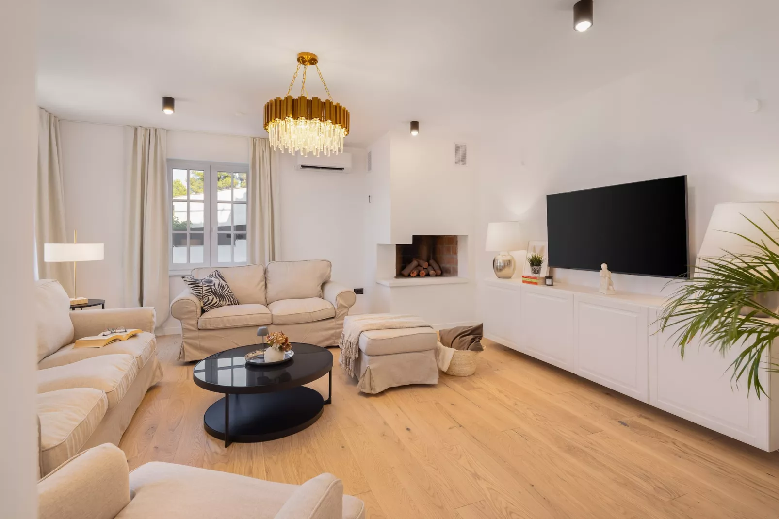 Villa Verde Ražanj with heated pool - Woonkamer