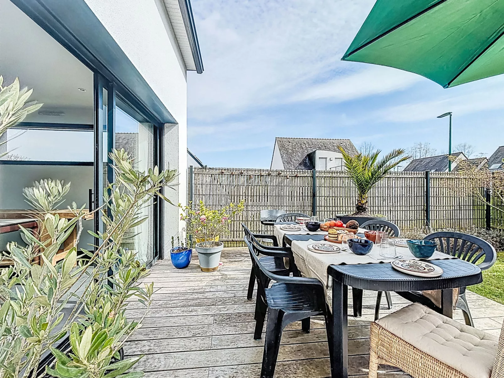 Maison Des Lupins - Buiten