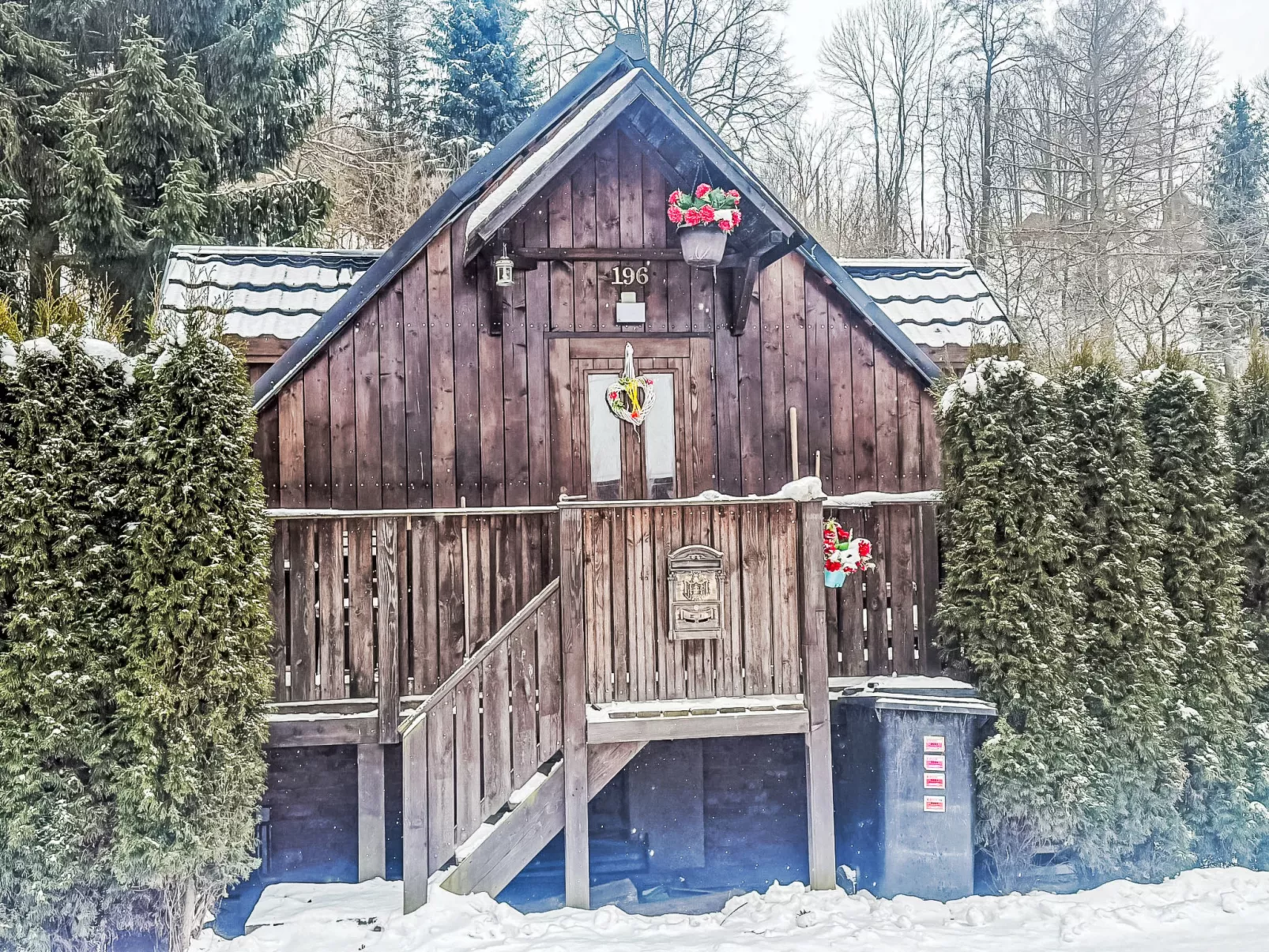 Roubenka u potoka - Buiten