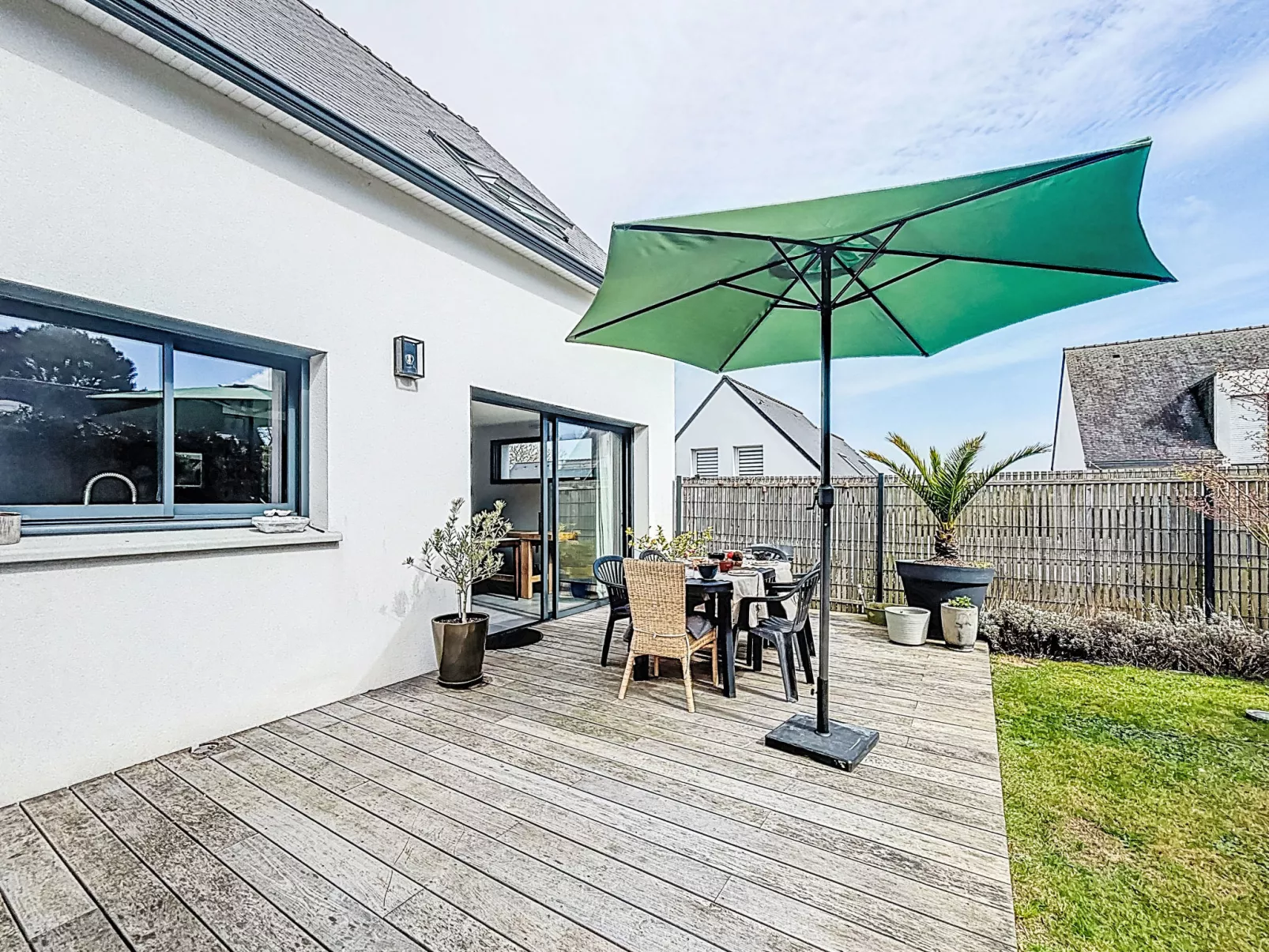 Maison Des Lupins - Buiten