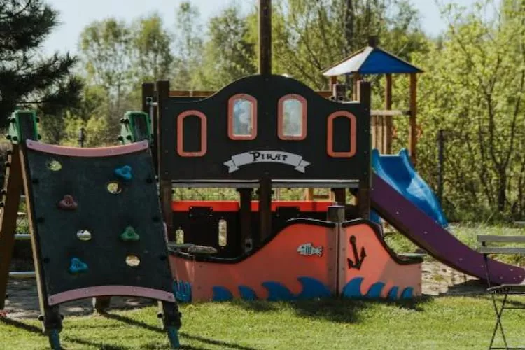 Domy wakacyjne i apartamenty w Niechorzu - Tuinen zomer