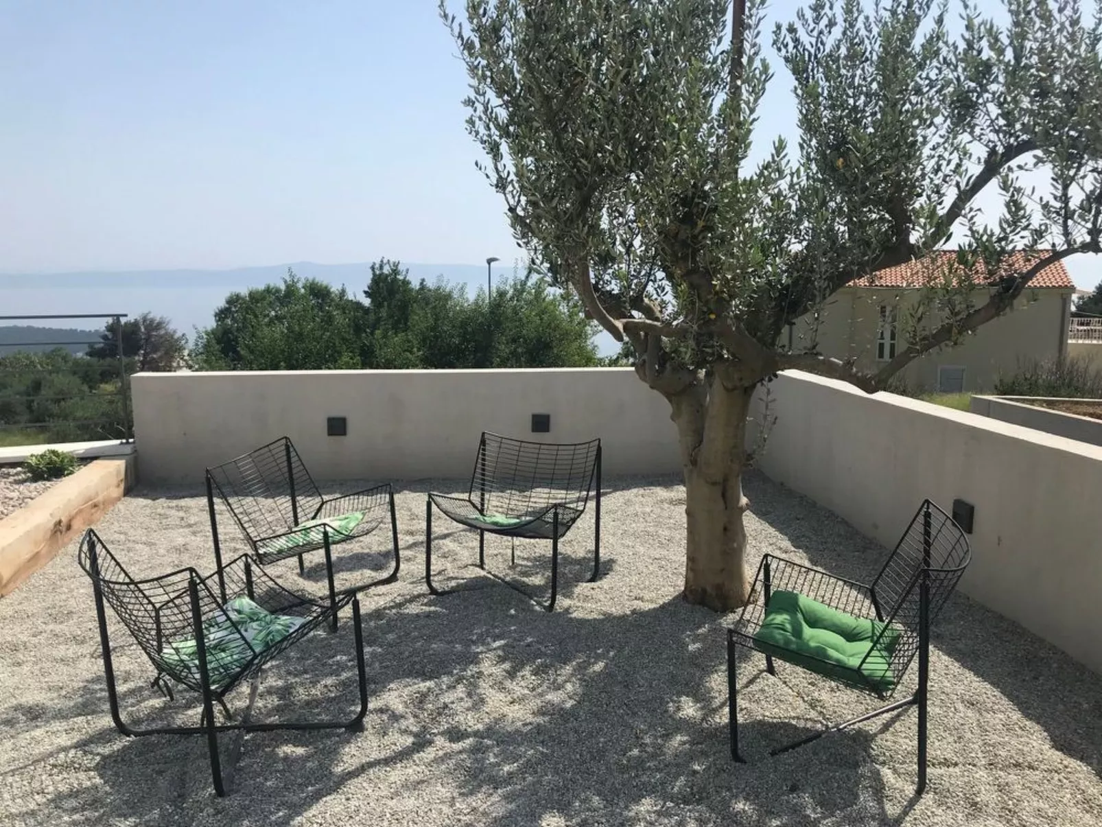 Moderne Villa mit Infinity-Pool im Bergdorf Veliko Brdo - Image-tags.info