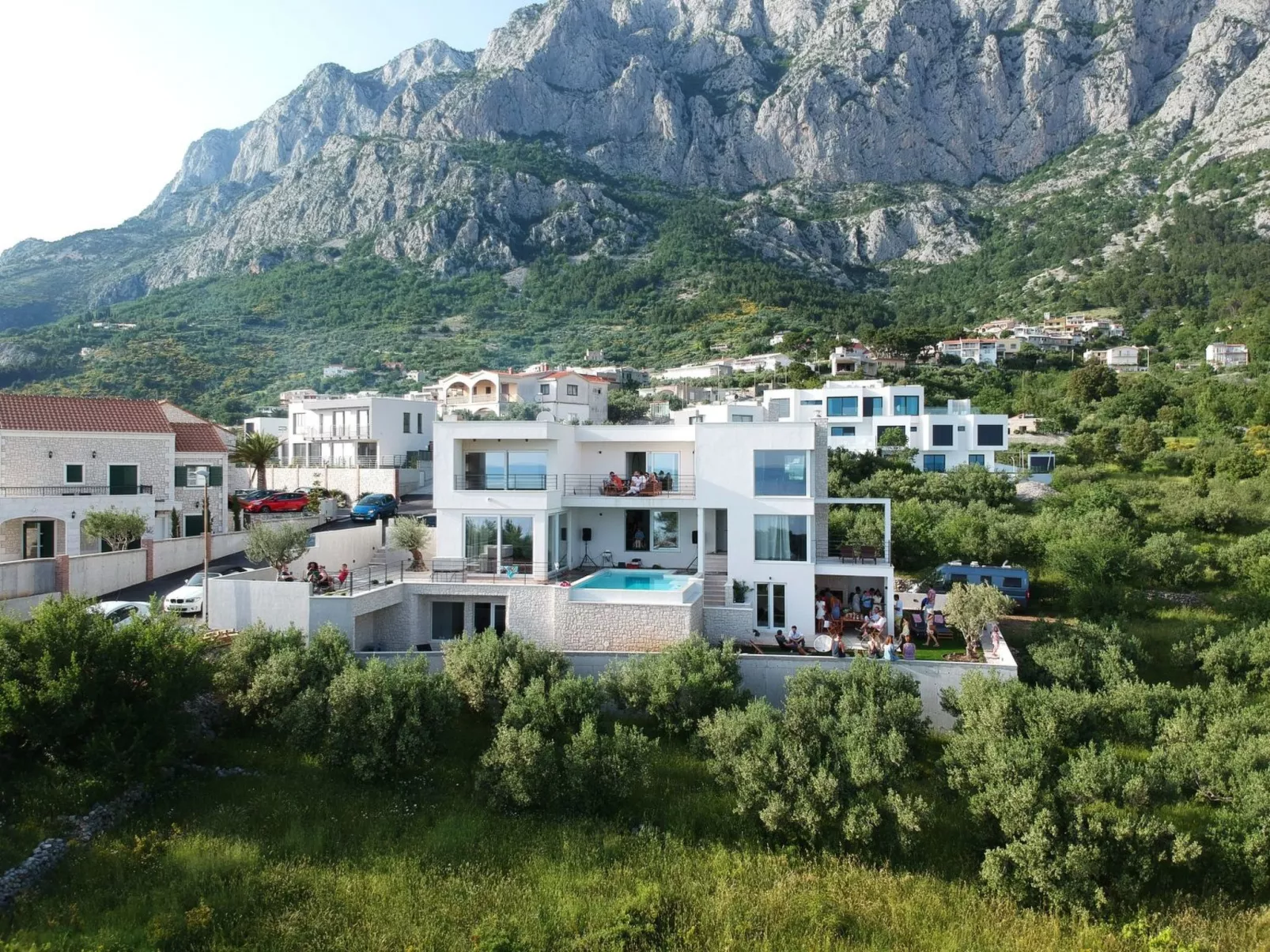 Moderne Villa mit Infinity-Pool im Bergdorf Veliko Brdo - Image-tags.info