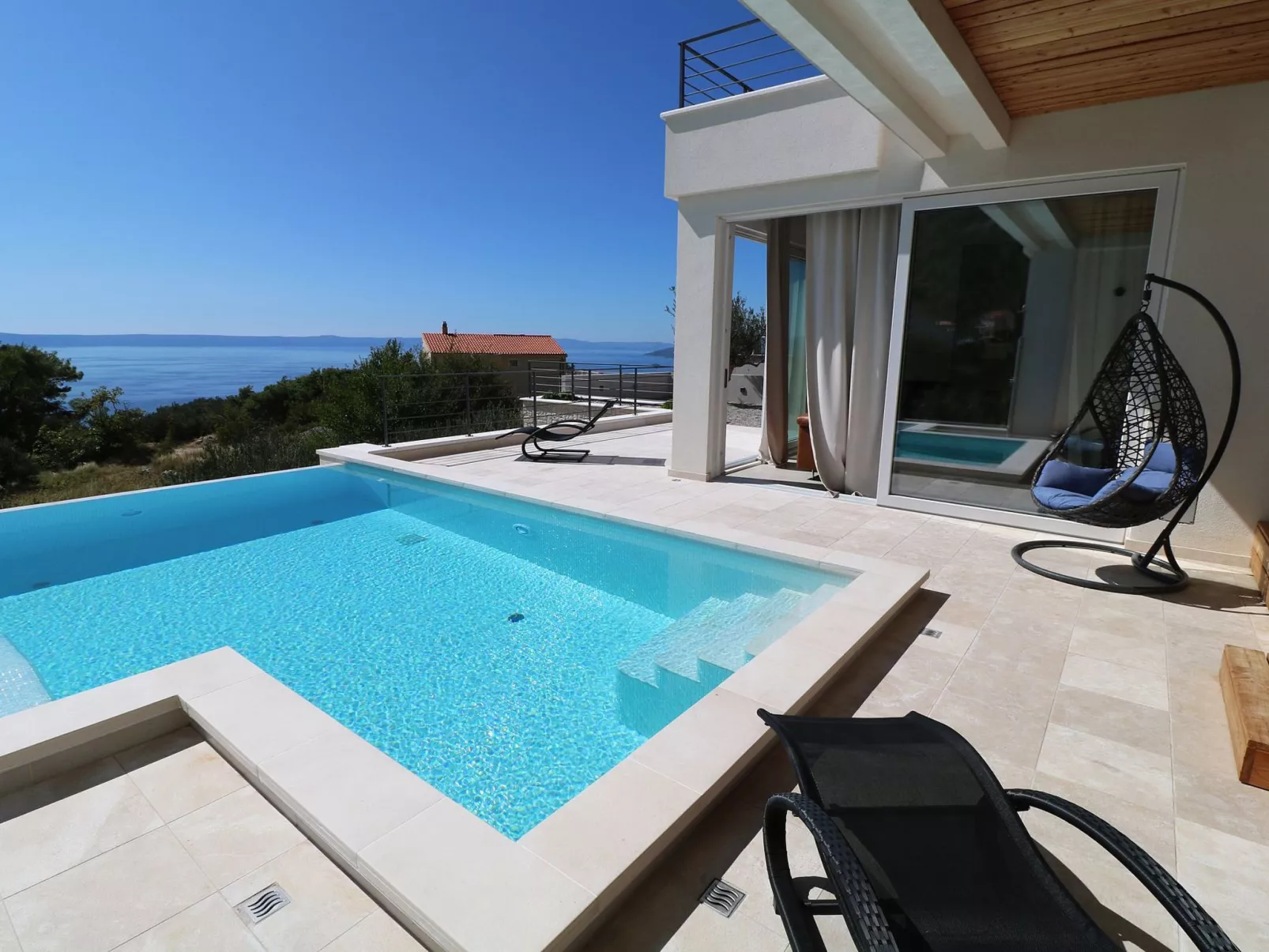 Moderne Villa mit Infinity-Pool im Bergdorf Veliko Brdo - Image-tags.info