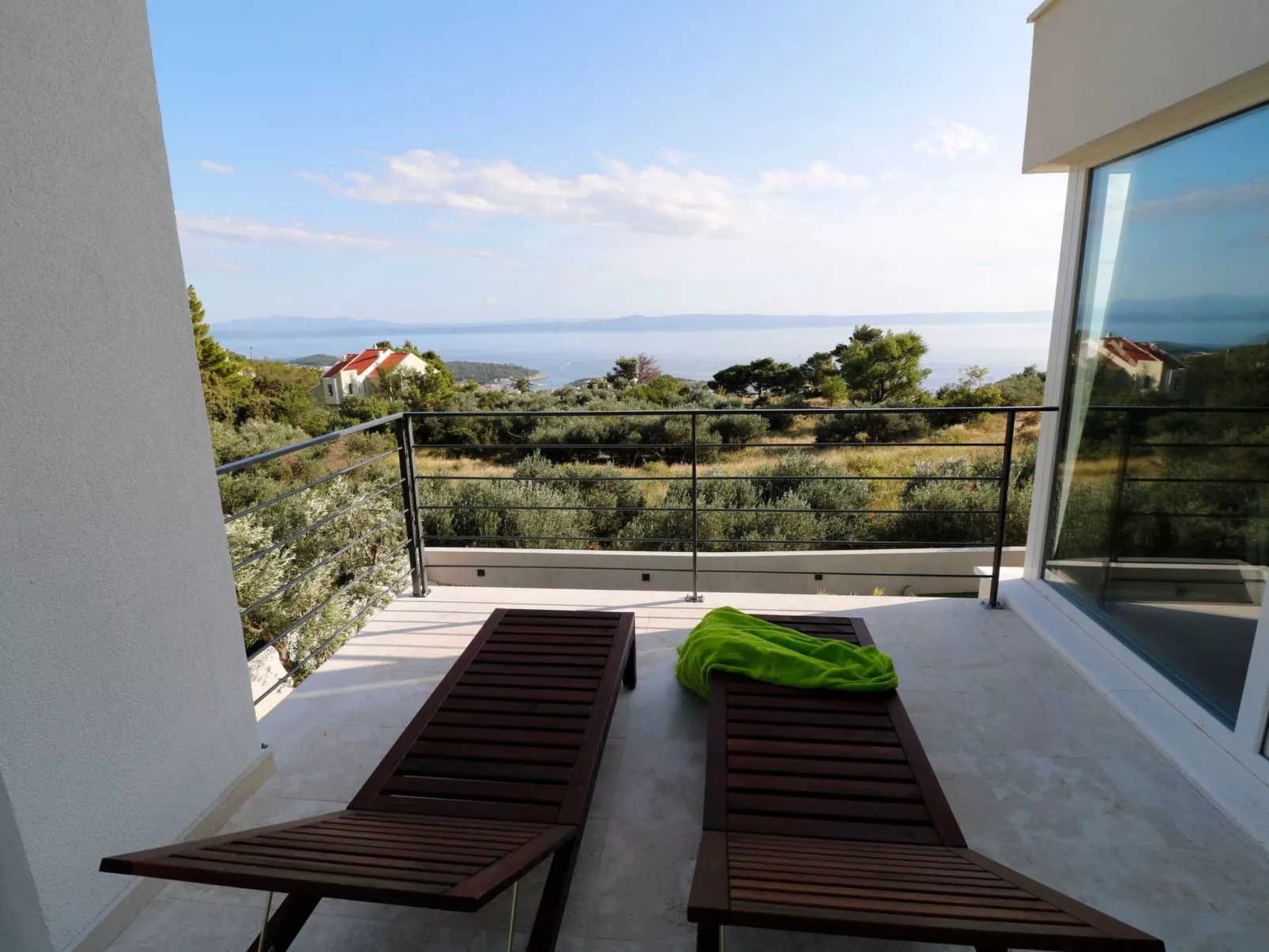 Moderne Villa mit Infinity-Pool im Bergdorf Veliko Brdo - Image-tags.info