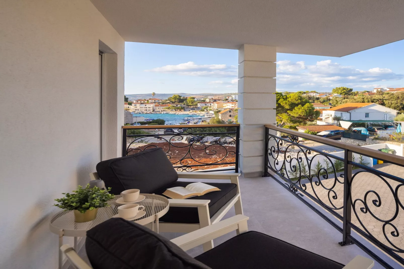 Villa Verde Ražanj with heated pool - Terrasbalkon