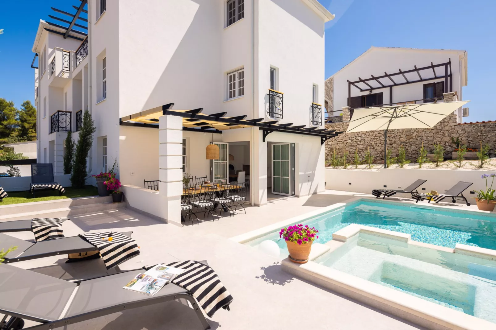 Villa Verde Ražanj with heated pool - Terras