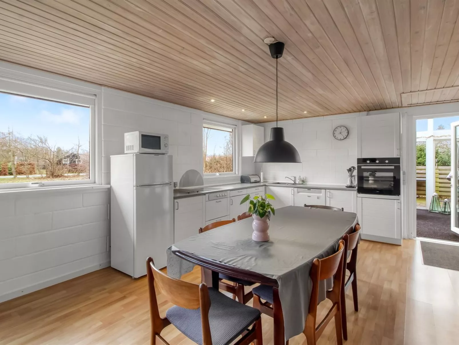 "Aamunde" - 600m from the sea - Binnen