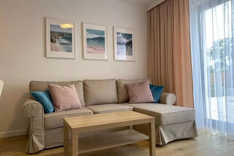 Apartament sobota-sobota dla max 5 osób Grzybowo-Woonkamer