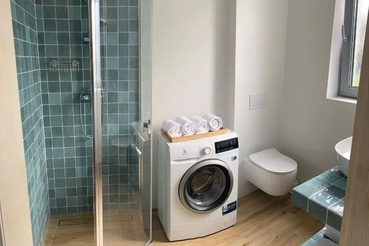 Apartament sobota-sobota dla max 5 osób Grzybowo-Badkamer