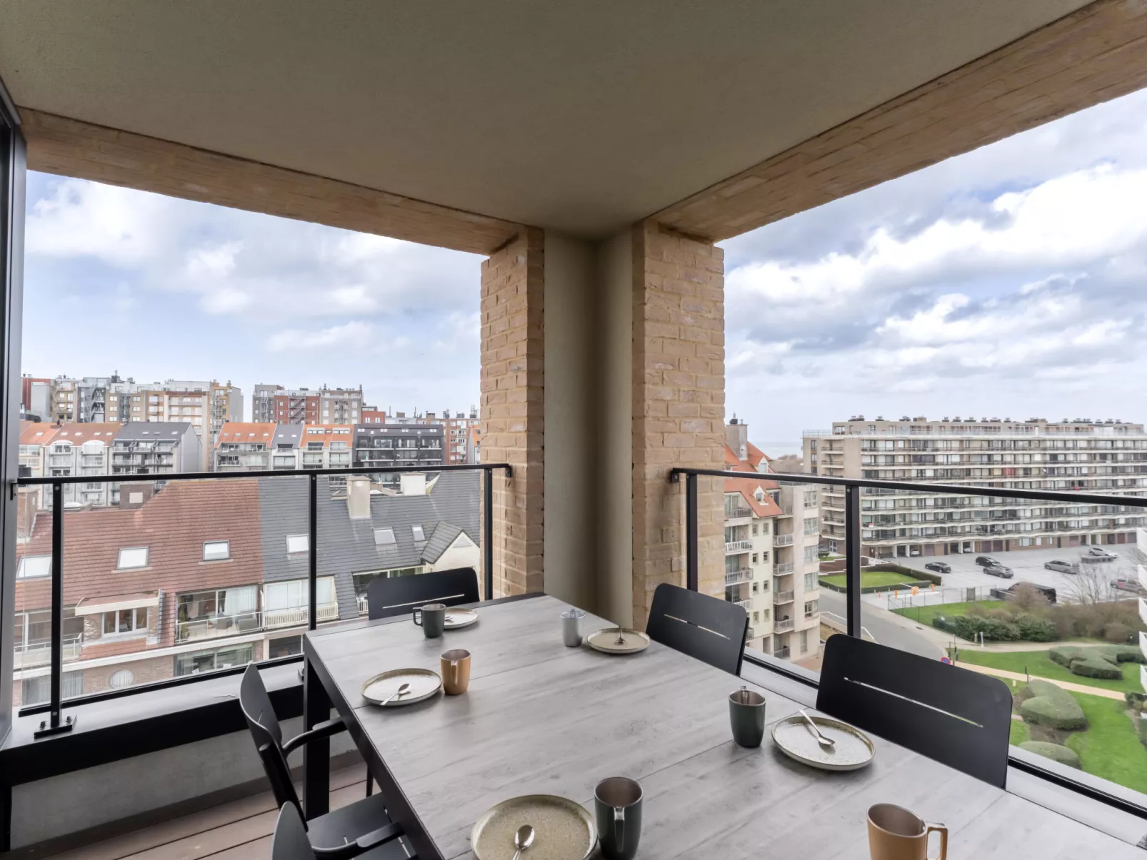 Parkville with parking & terrace