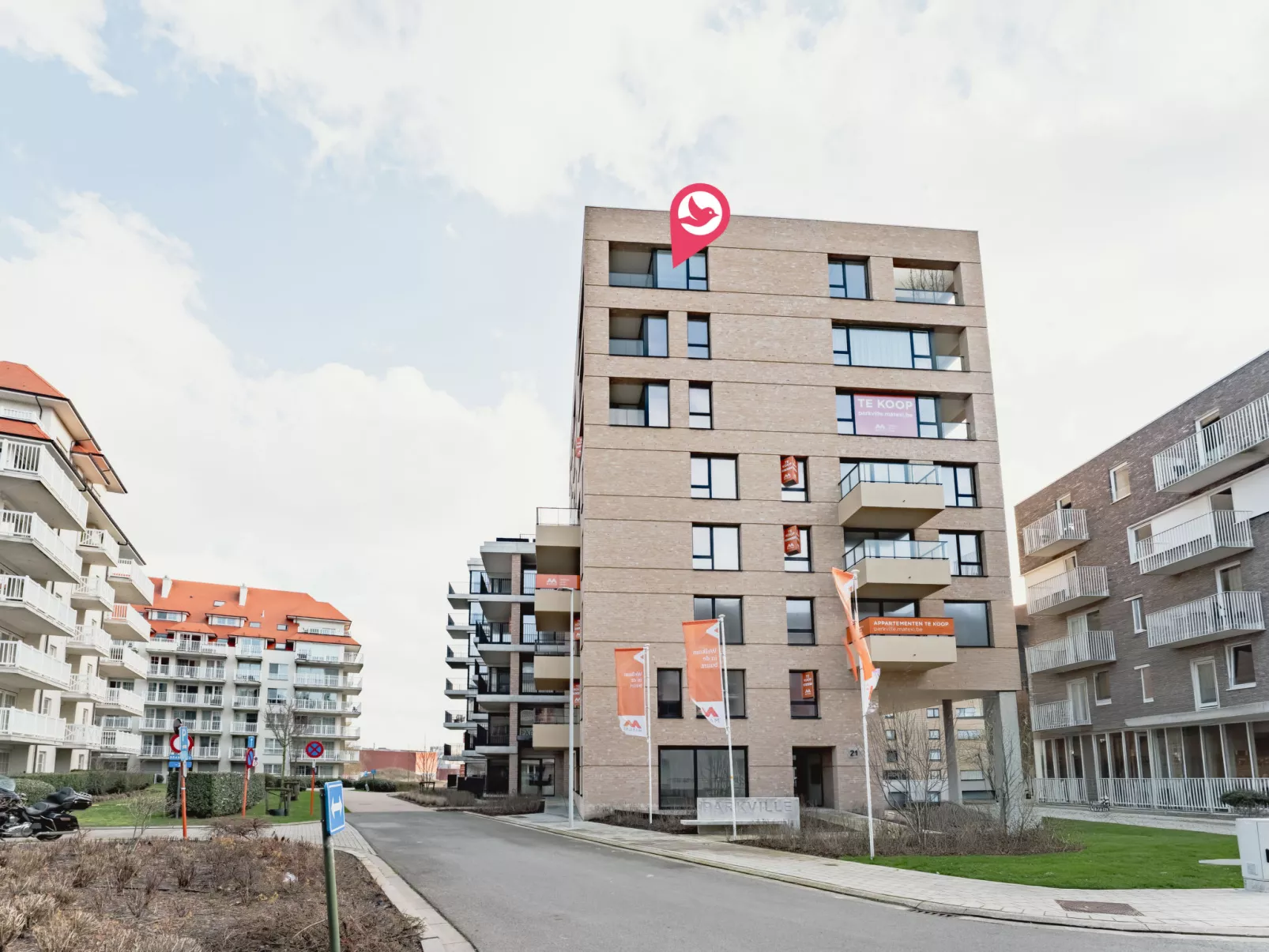 Parkville with parking & terrace - Buiten