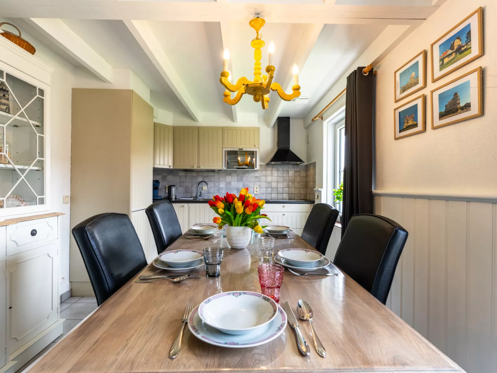 Alice Blue with airco & shared pool - Binnen