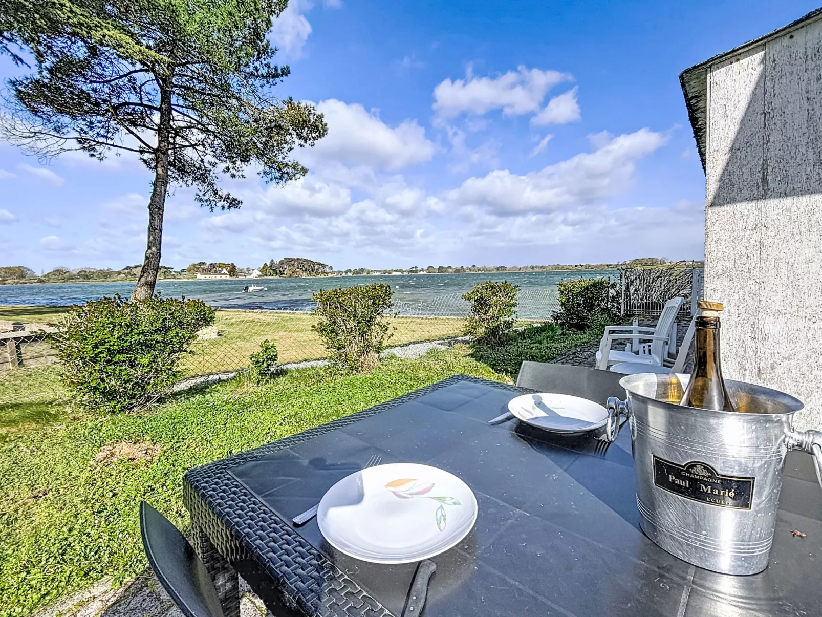 Maison du Néguan - Buiten