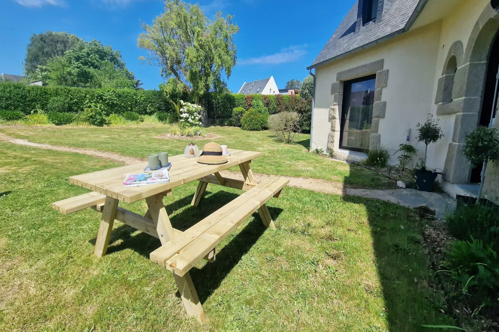 Holiday home in Locquirec - Tuinen zomer