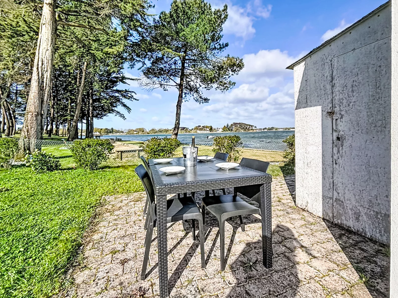 Maison du Néguan - Buiten