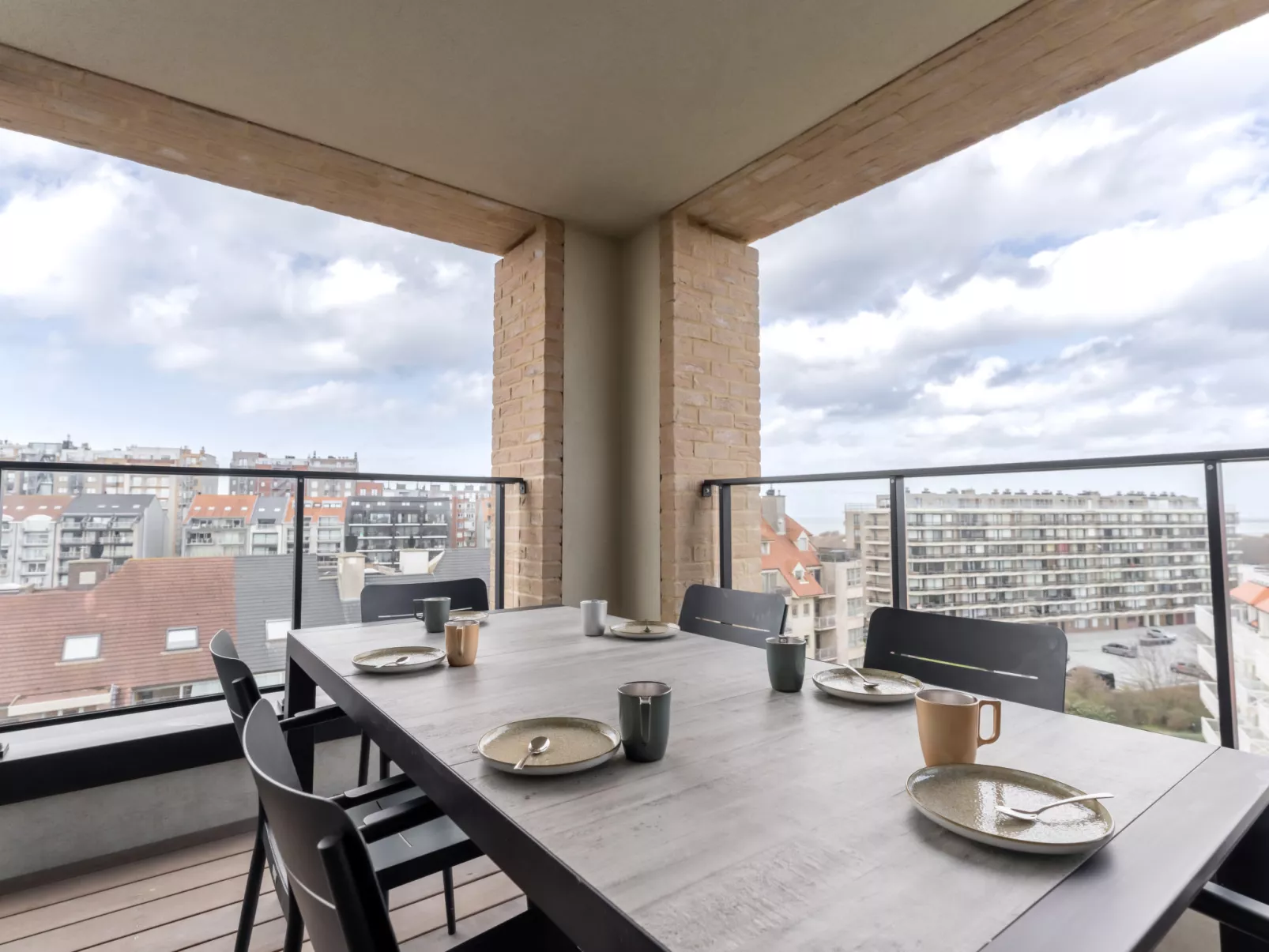 Parkville with parking & terrace - Buiten