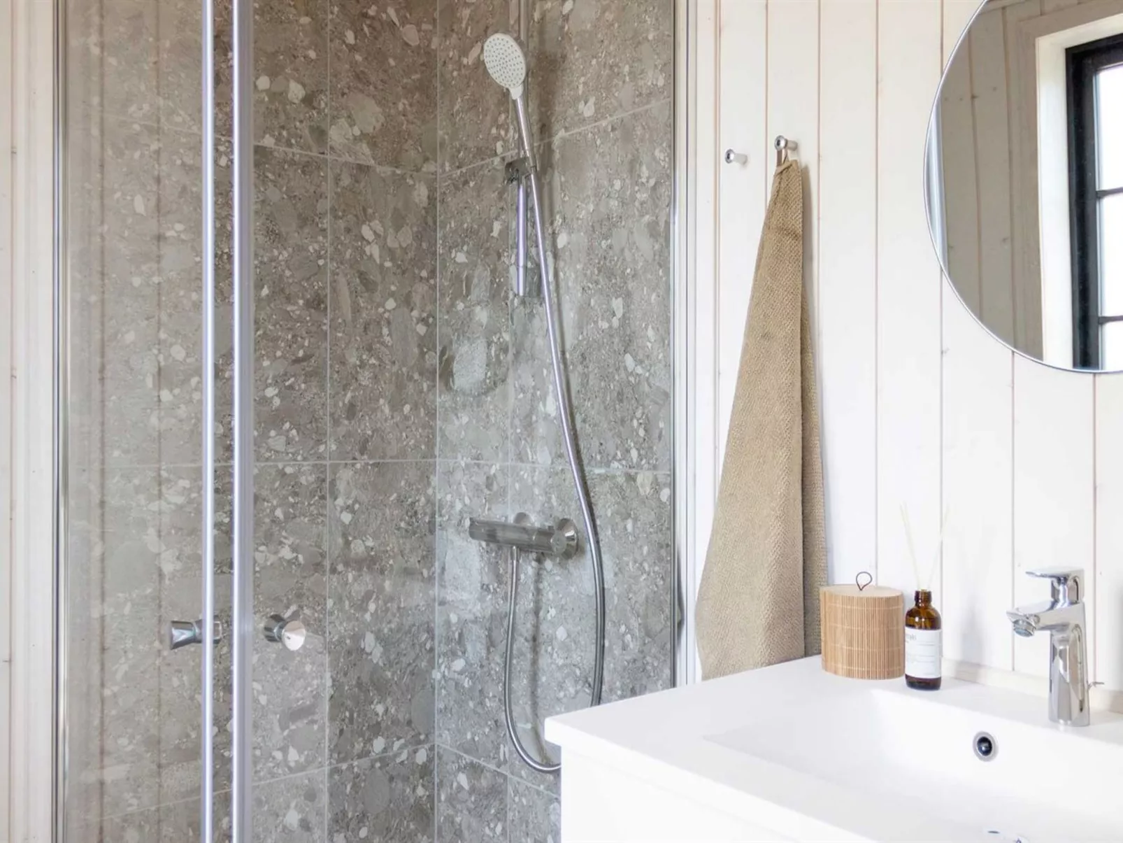 "Emin" - 2.8km from the sea - Binnen