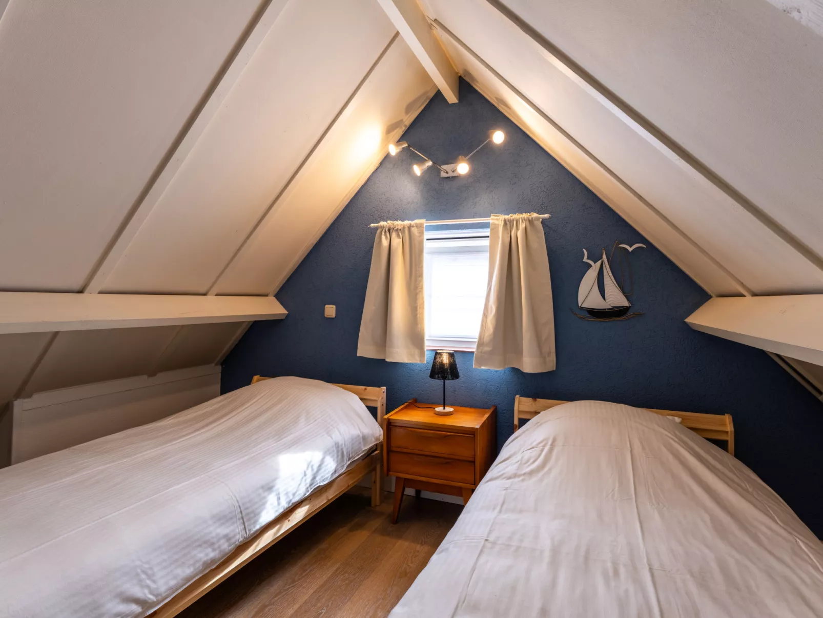 Alice Blue with airco & shared pool - Binnen