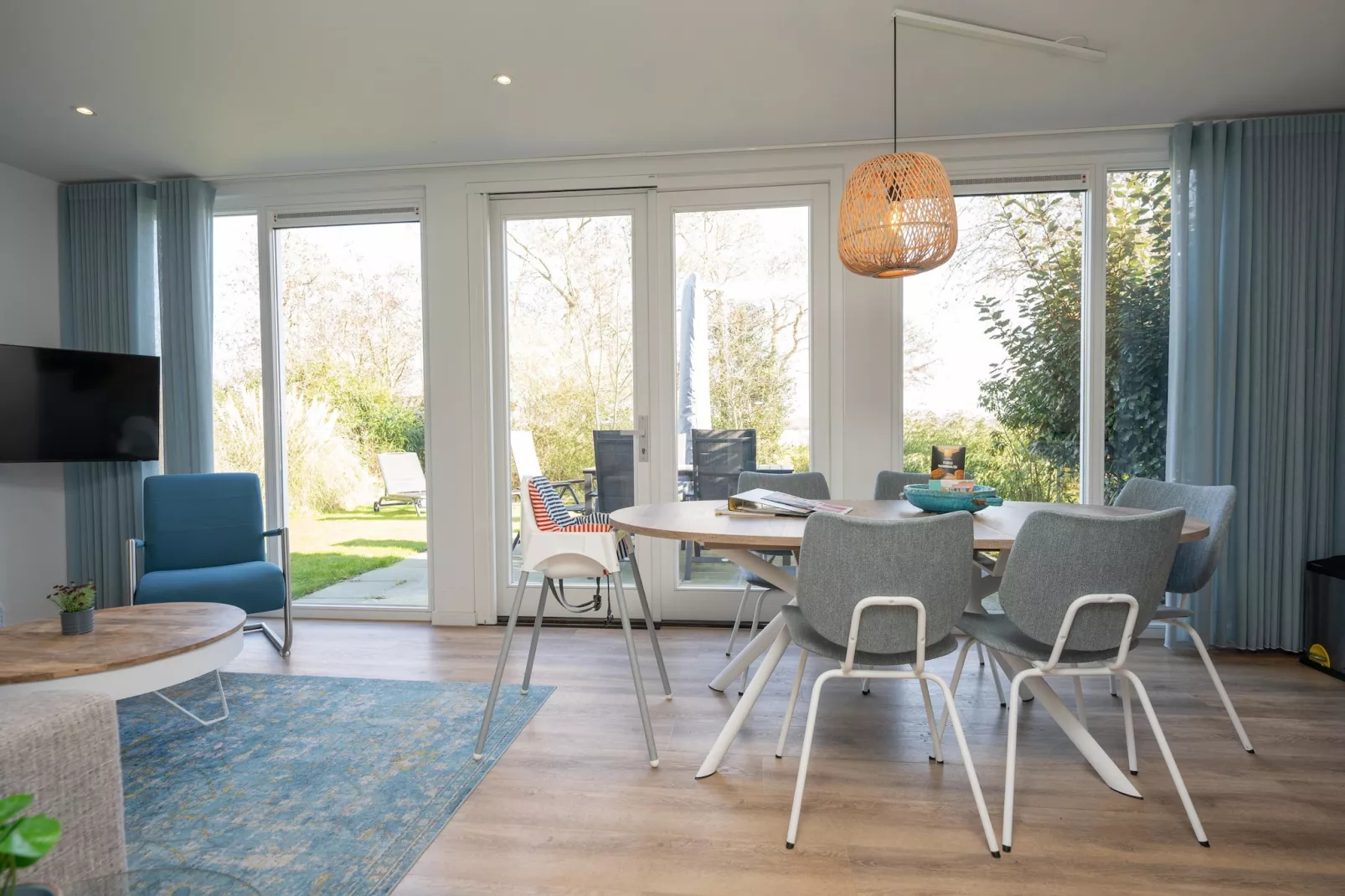 Mienterbos-Duinglop - Eetkamer