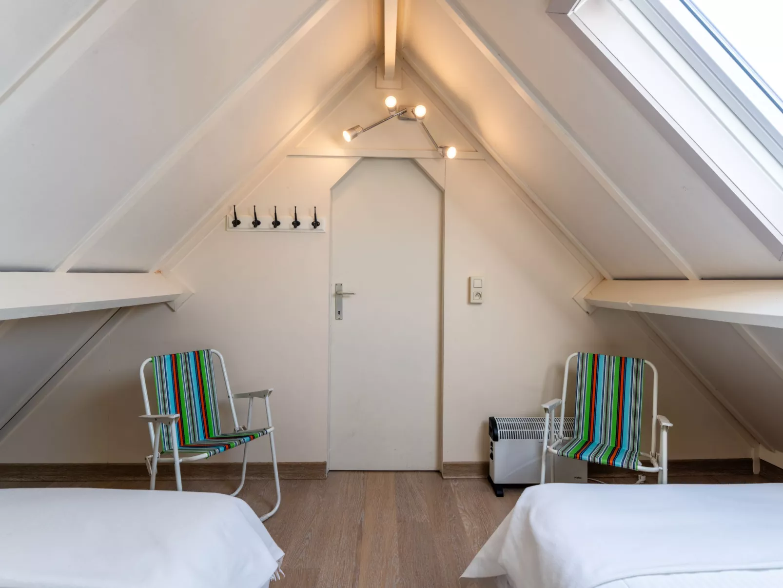 Alice Blue with airco & shared pool - Binnen