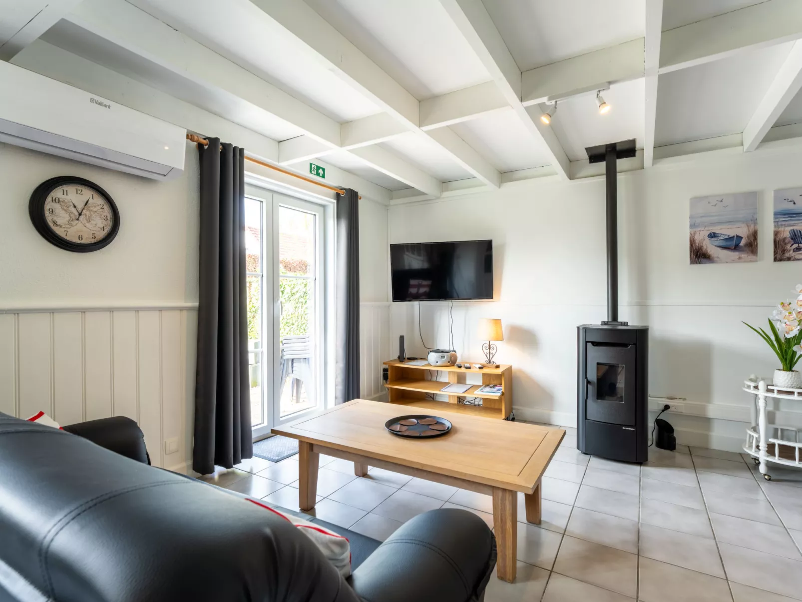 Alice Blue with airco & shared pool - Binnen