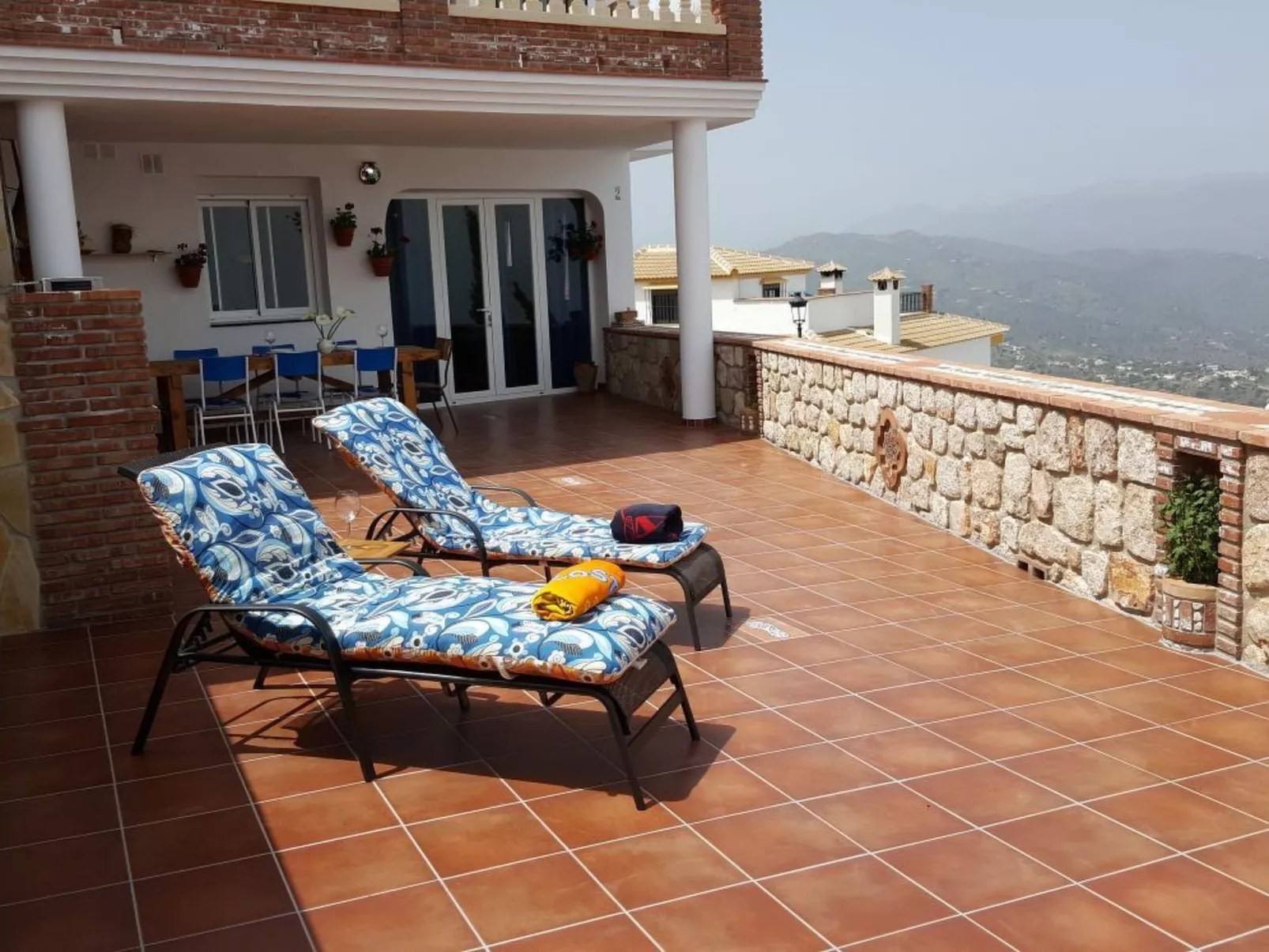 Mit Privatparkplatz - Buiten