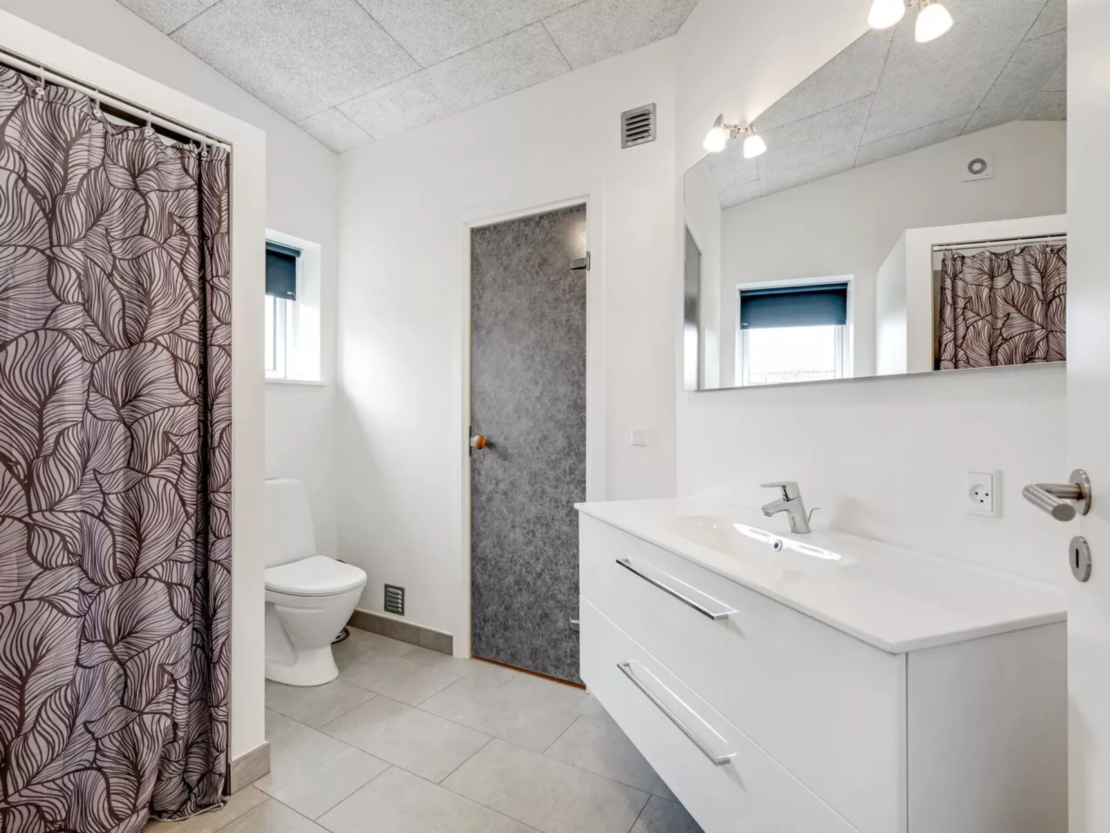 "Dorrit" - 1.2km from the sea - Binnen