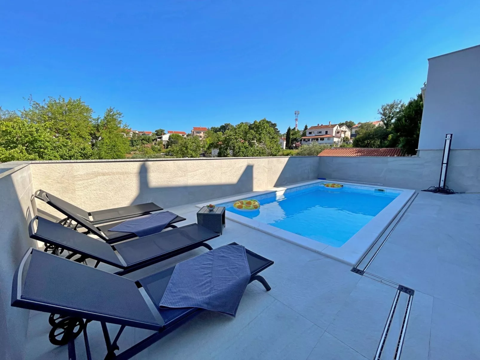 Apartment Bonum mit privatem Pool - Buiten