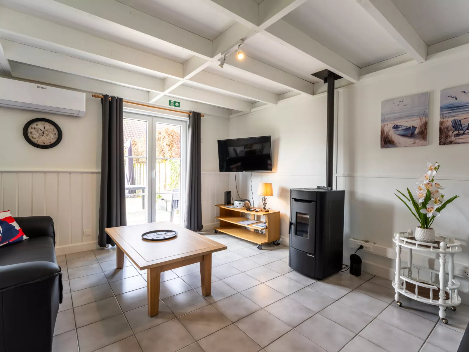 Alice Blue with airco & shared pool - Binnen