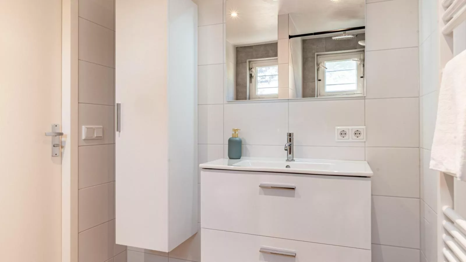 Duinlodge Groot Valkenisse - Badkamer