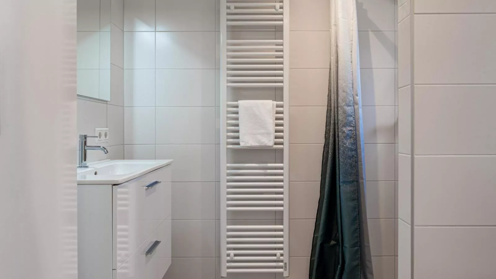 Duinlodge Groot Valkenisse - Badkamer