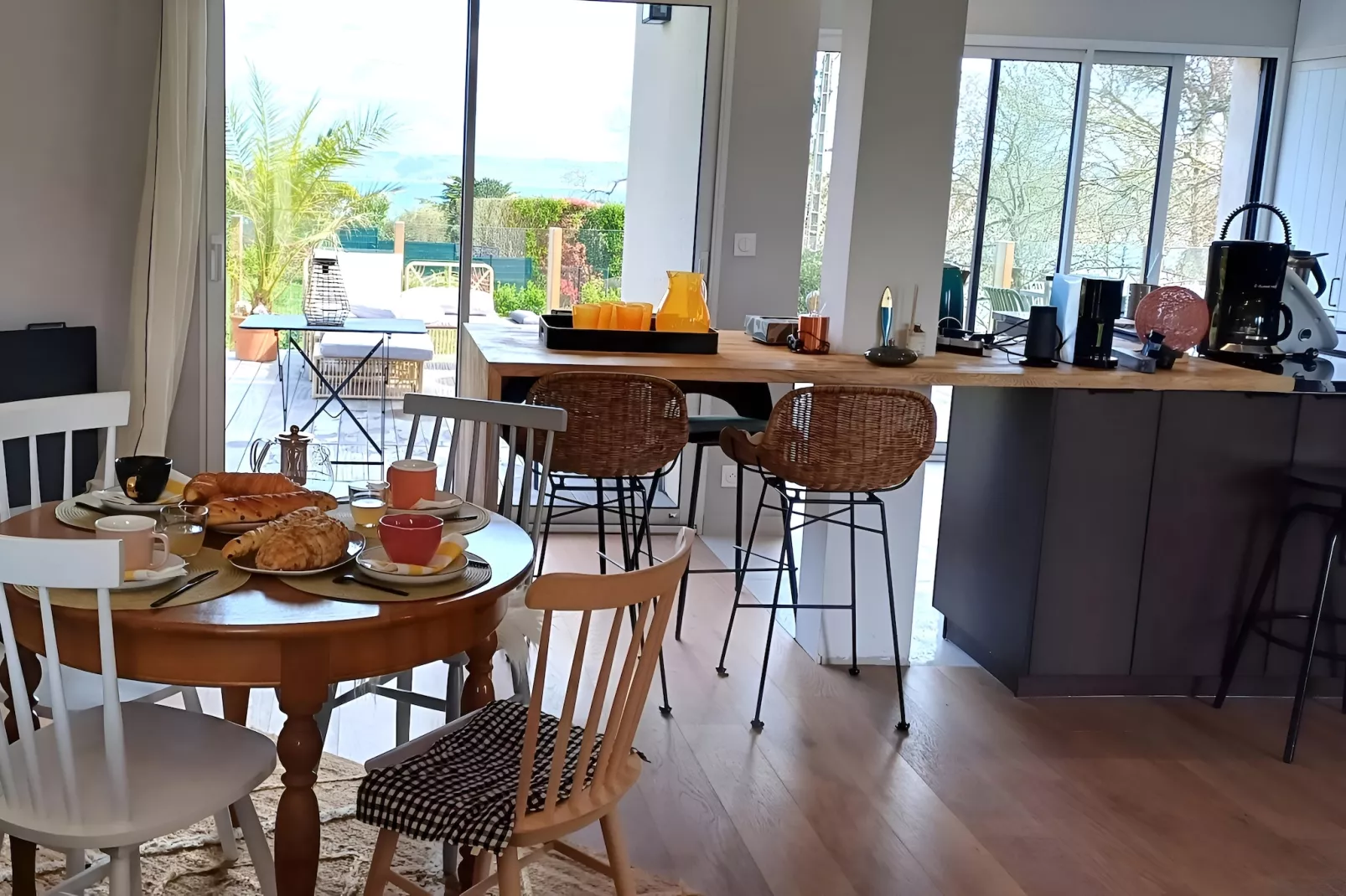 Holiday home in Locquirec - Eetkamer