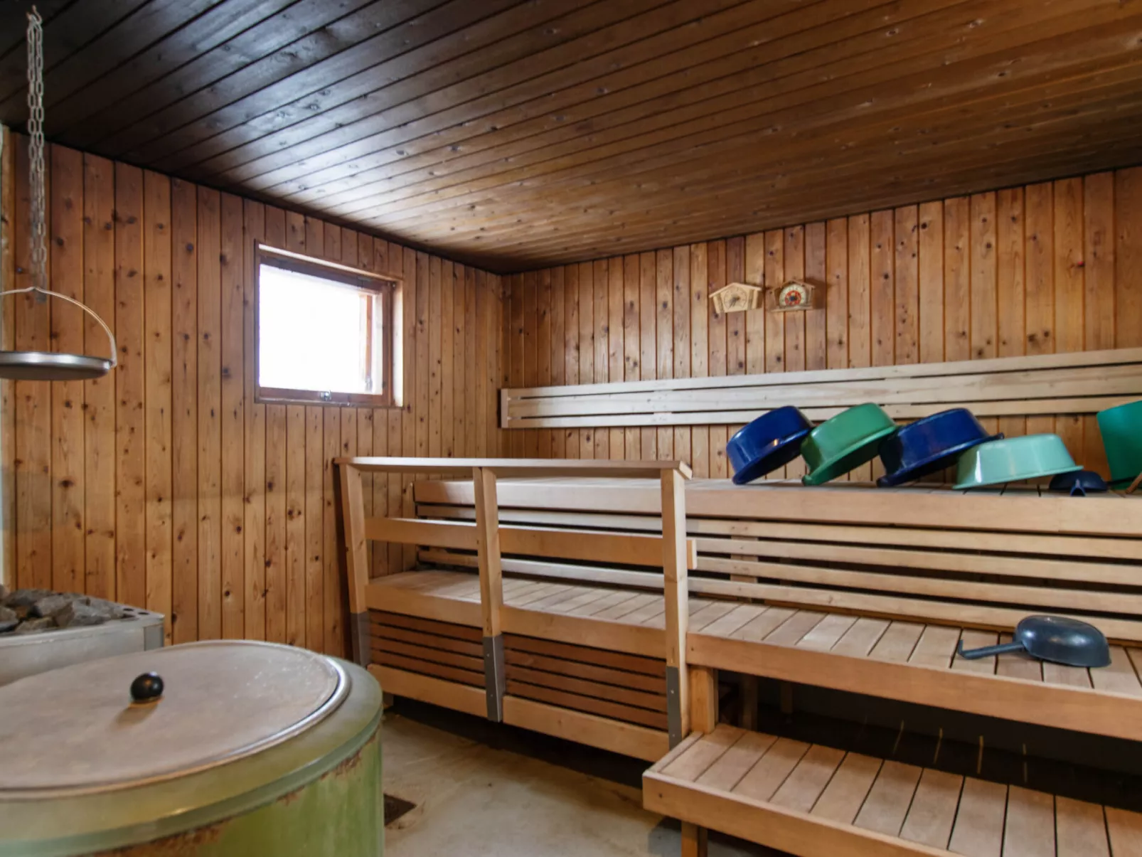 Aurinko vanaja - Binnen