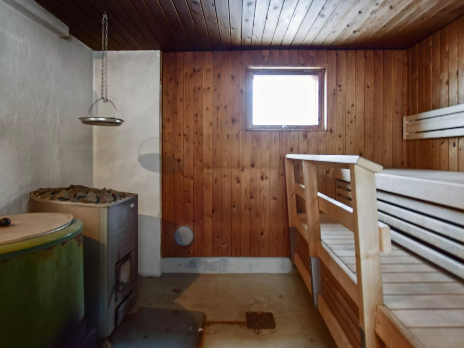 Aurinko vanaja - Binnen