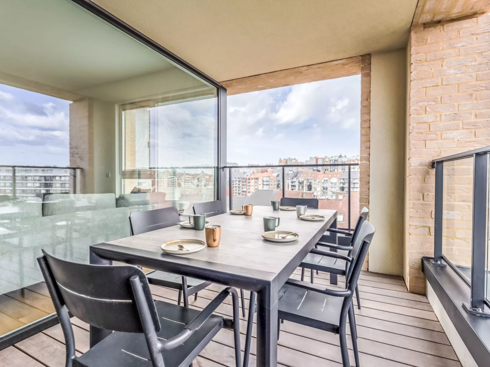 Parkville with parking & terrace - Buiten