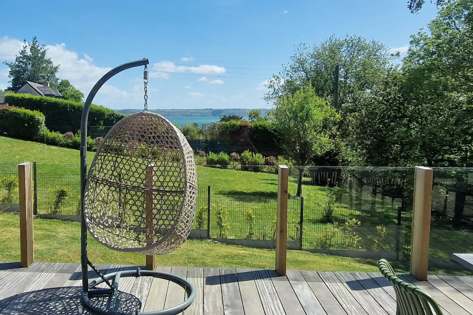 Holiday home in Locquirec - Terrasbalkon