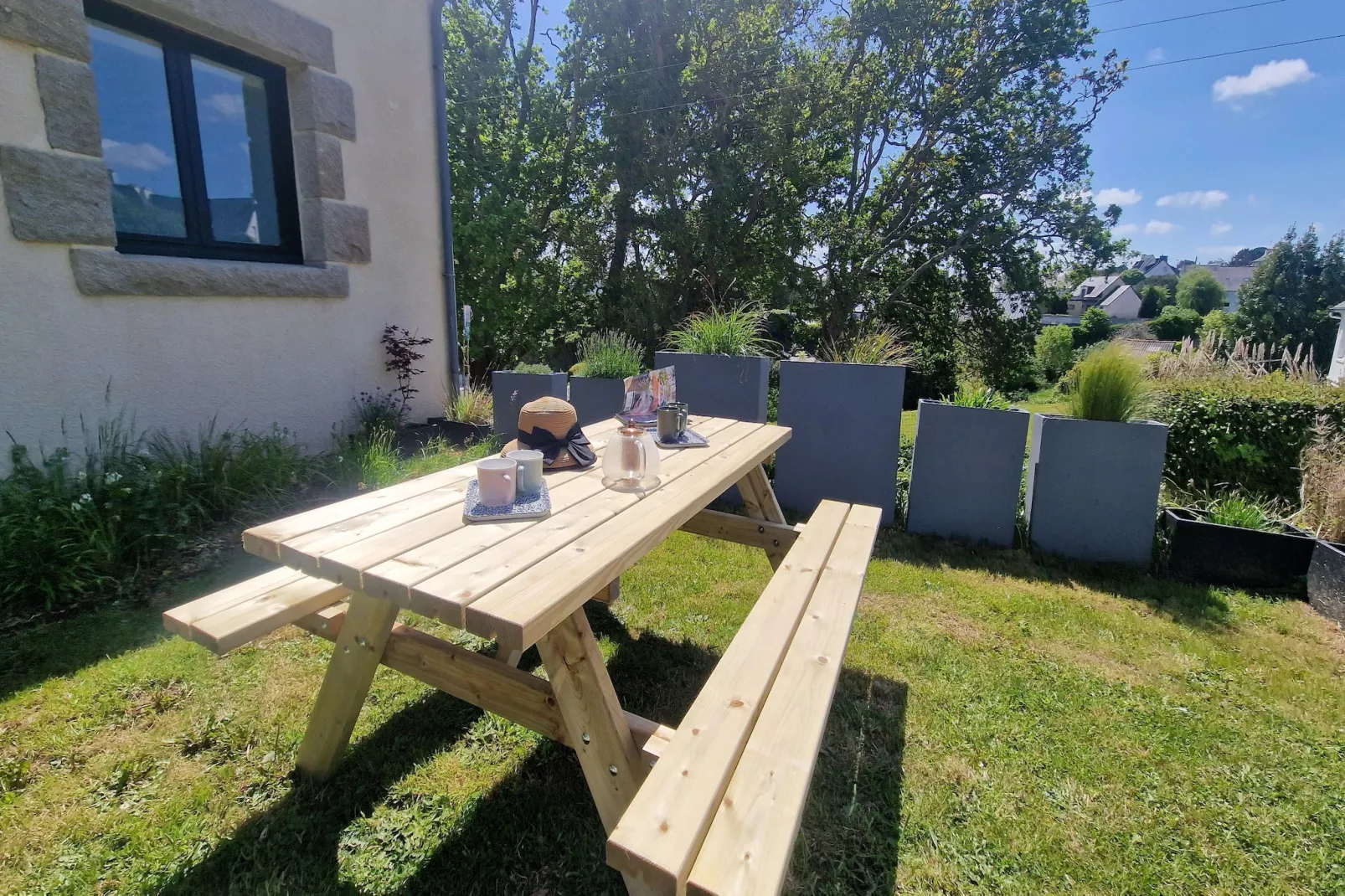 Holiday home in Locquirec - Tuinen zomer