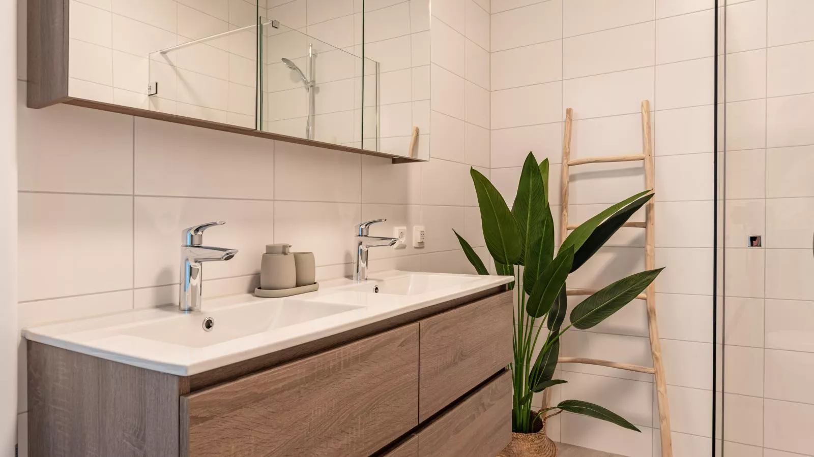 Marina Penthouse Kortgene - Badkamer