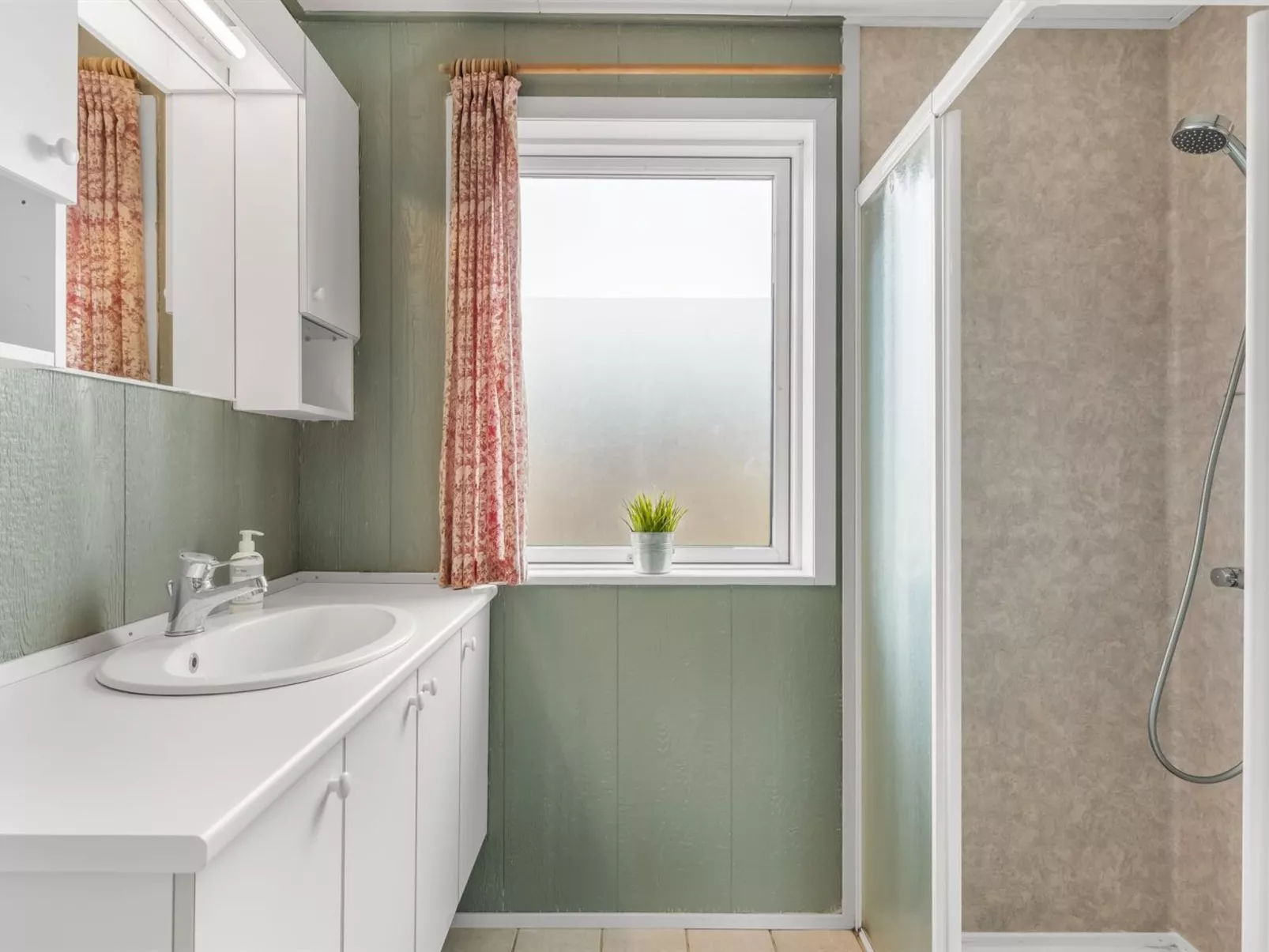 "Eloise" - 400m from the sea - Binnen