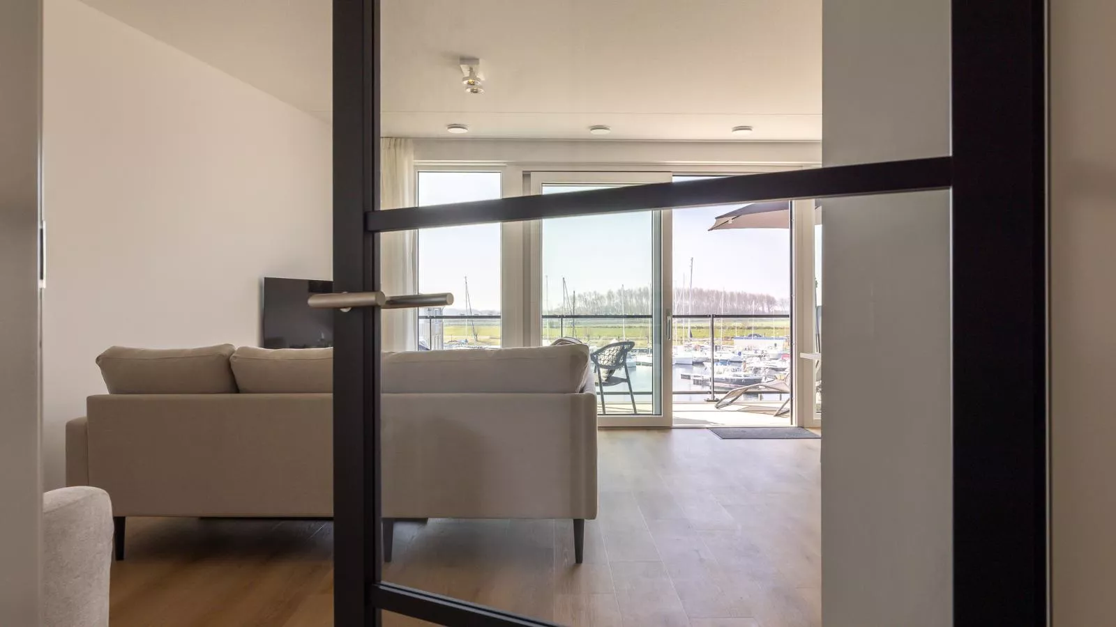 Marina Relax Suite Kortgene - Woonkamer