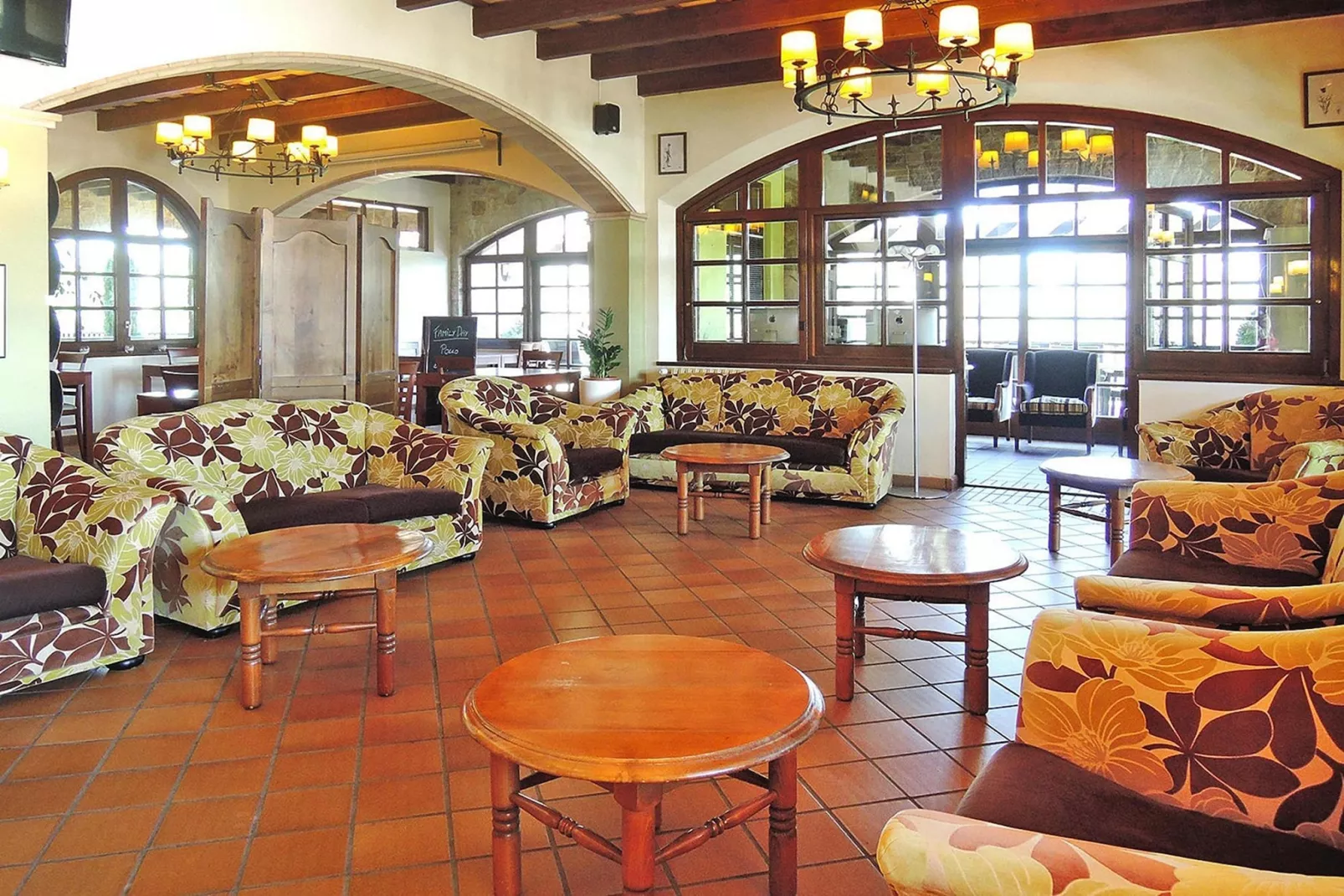 Hapi Mas Nou 1/2/4 - Hal-ontvangst