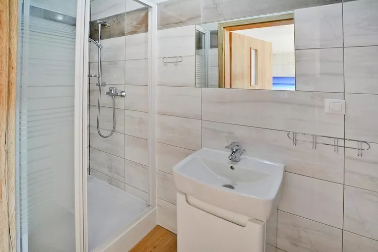 Domy wakacyjne z basenem letnim dla max 4 osób Jarosławiec - Badkamer