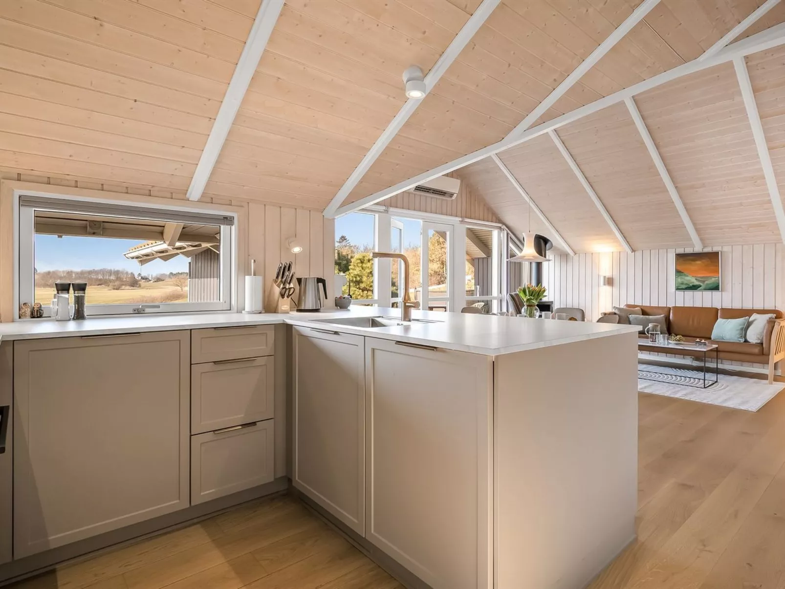 "Caranus" - 120m from the sea - Binnen