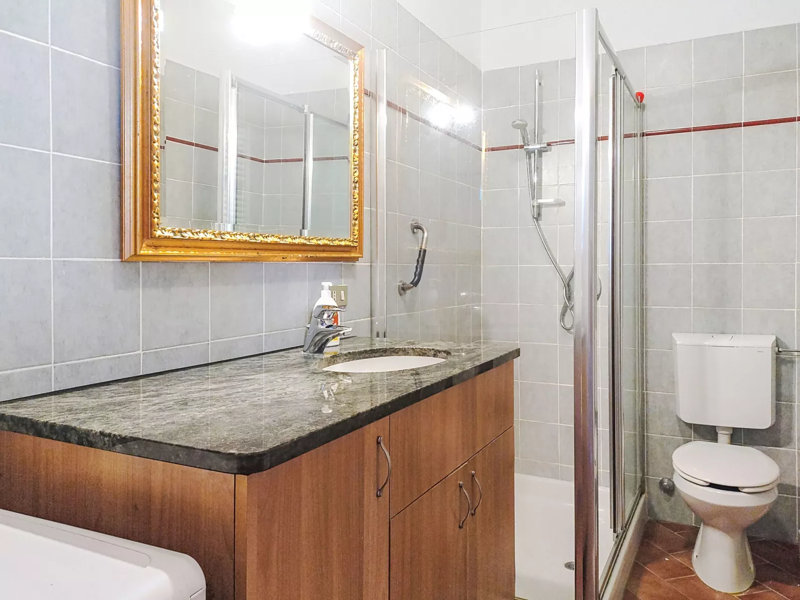 Leonard Lake - Binnen