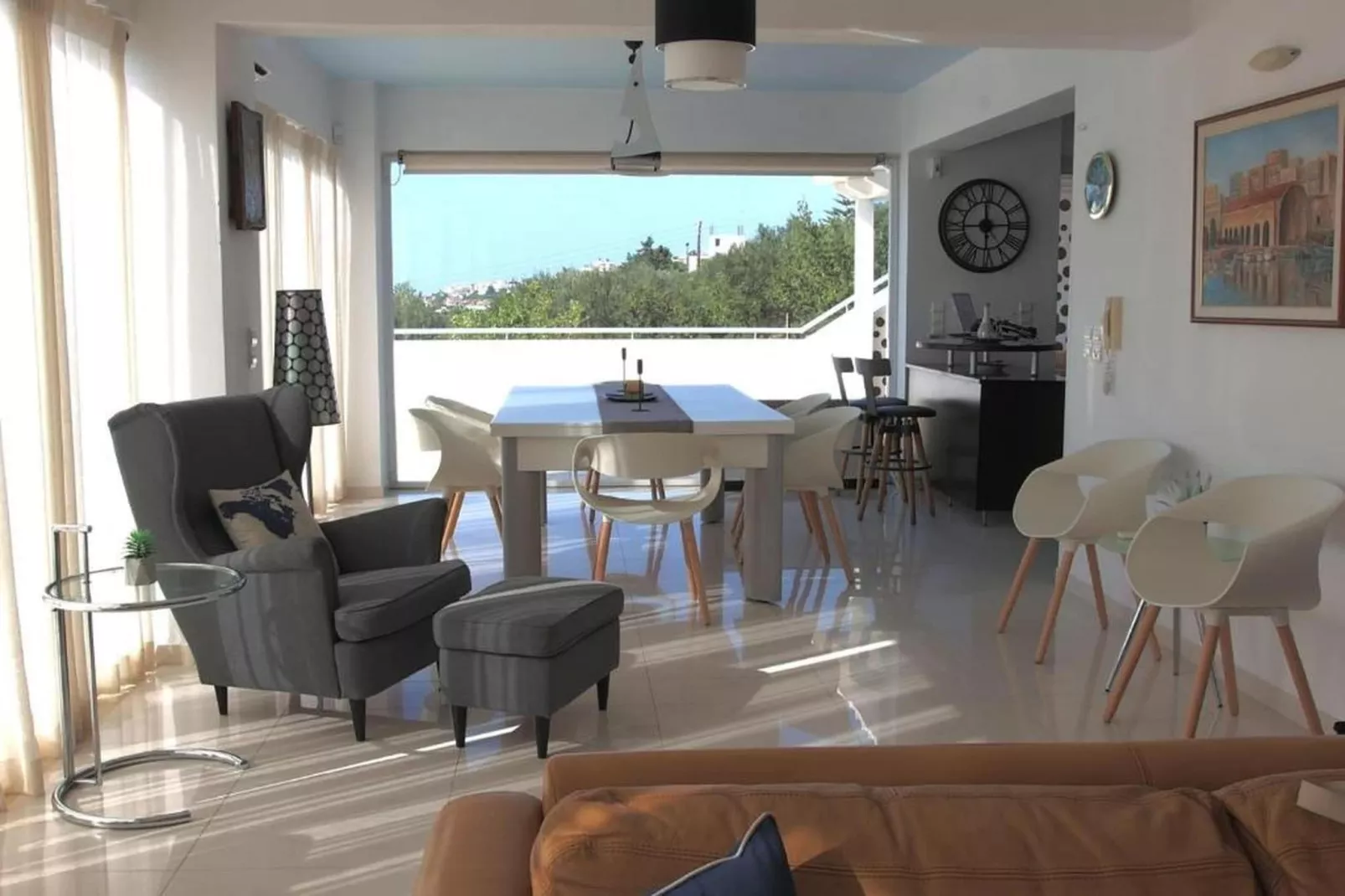 WhiteBlue Spa Villa - Woonkamer