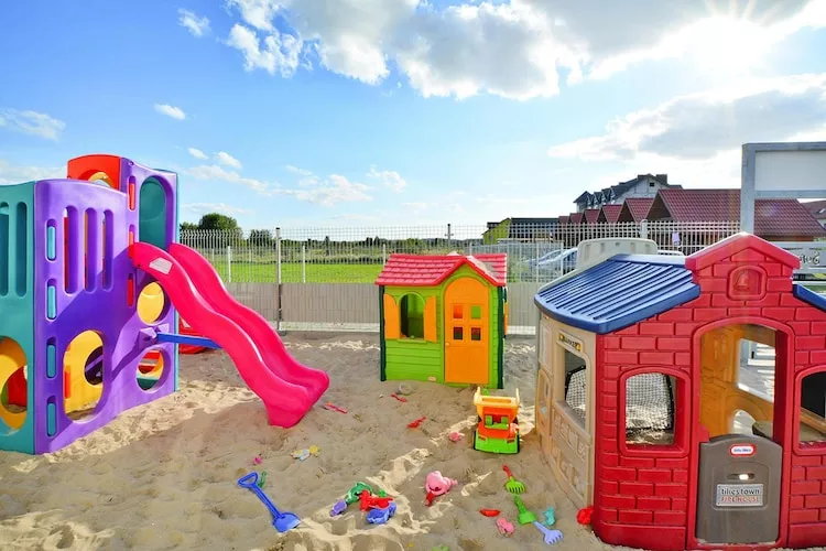 Domy wakacyjne z basenem letnim dla max 4 osób Jarosławiec - Tuinen zomer