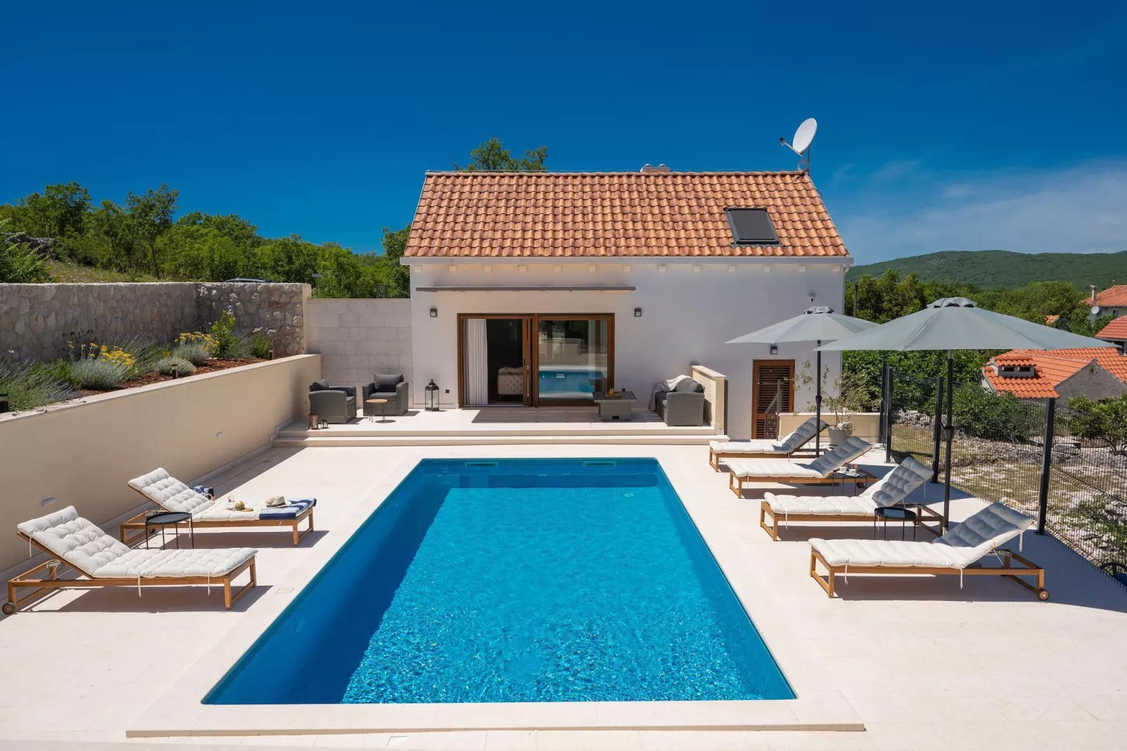 Serenity Retreat Villa - Zwembad